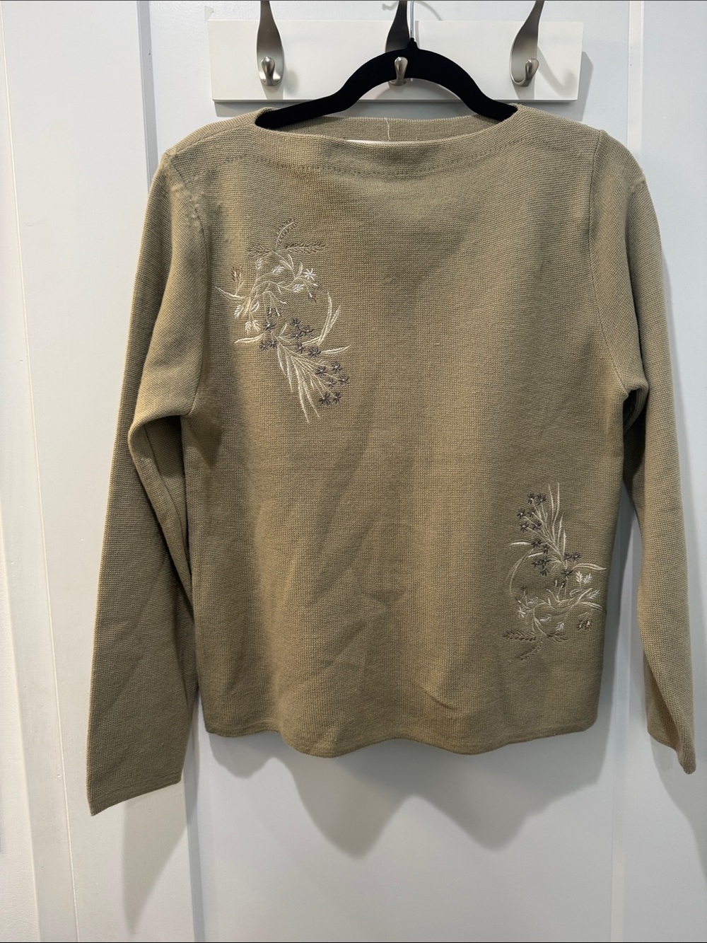 Rafael Embroidered Crewneck Long-Sleeve Top in Olive